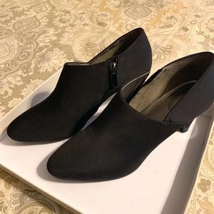 Bandolino Black Ankle Boots, Size 8.5